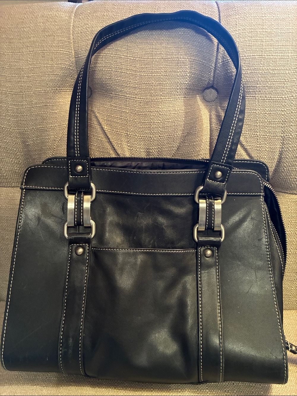 Perlina Black Leather Shoulder Tote with Contrast Stitching